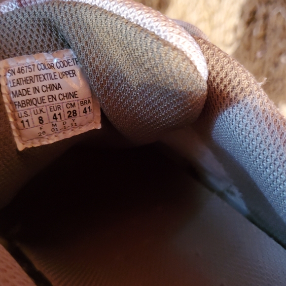 Skechers - Picture 2 of 8